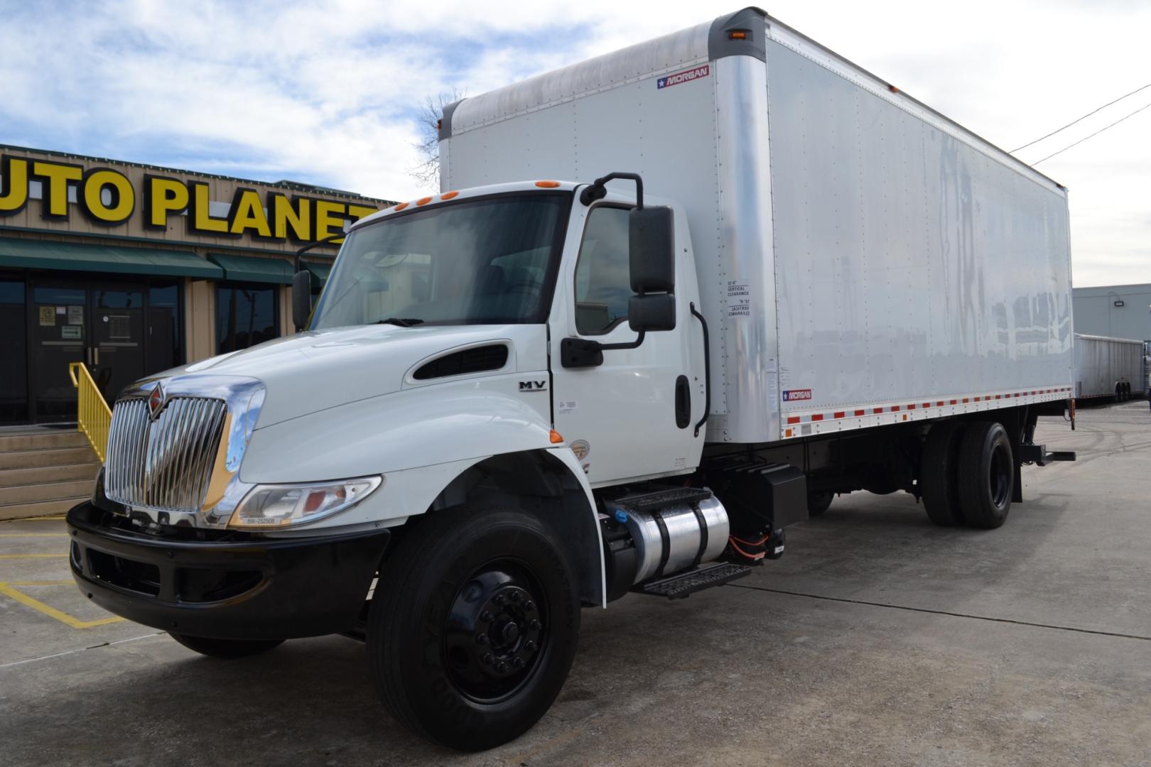 2020 WHITE /BLACK INTERNATIONAL MV 607 with an CUMMINS ISB 6.7L 240HP engine, ALLISON 2500RDS AUTOMATIC transmission, located at 9172 North Fwy, Houston, TX, 77037, (713) 910-6868, 29.887470, -95.411903 - Photo#0